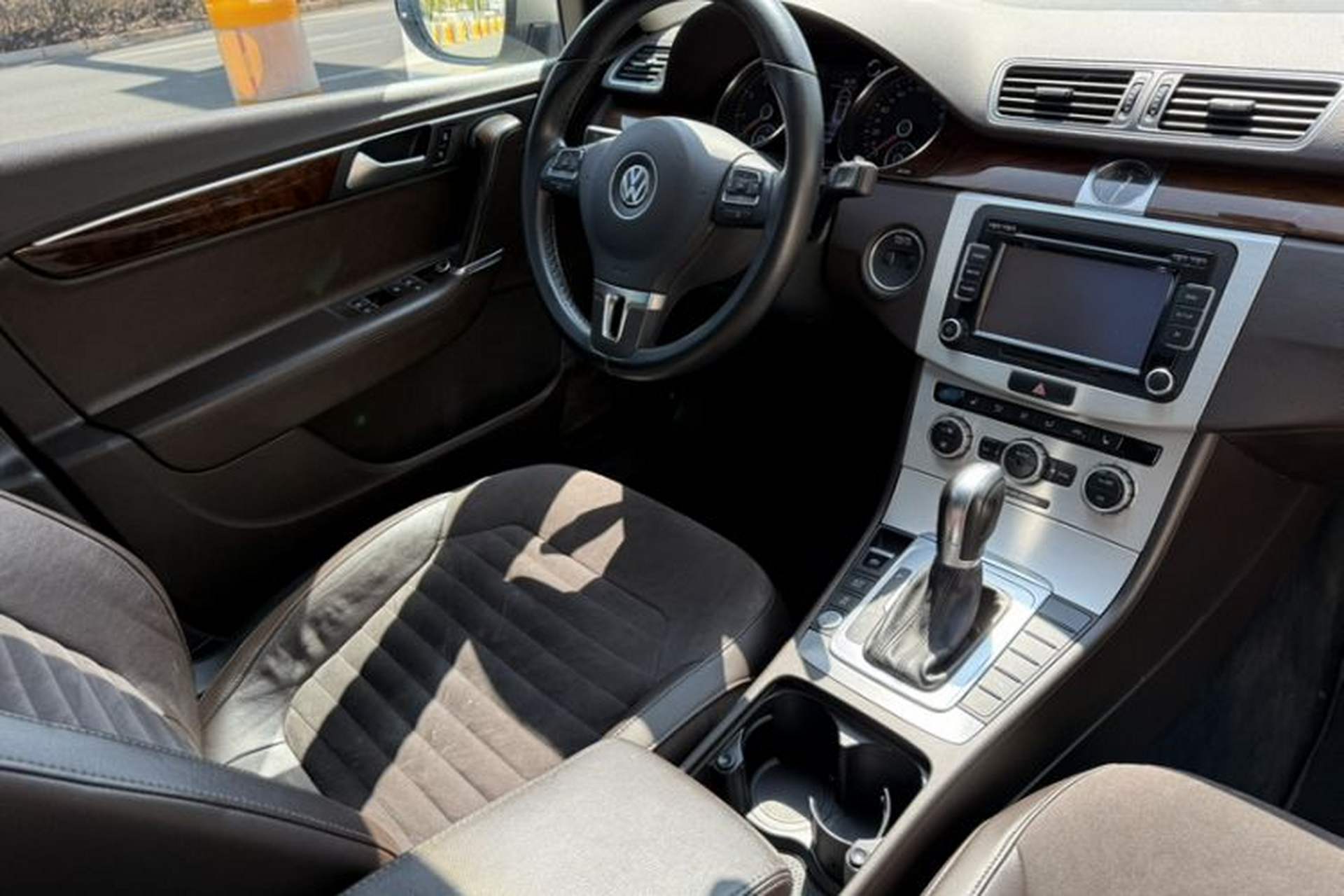 Used Volkswagen Magotan 2012 Travel Edition 2.0 TSI Comfort Version Interior 2