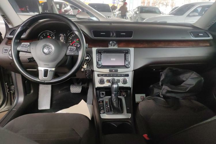 Used Volkswagen Magotan 2012 Travel Edition 2.0 TSI Comfort Version Interior 2