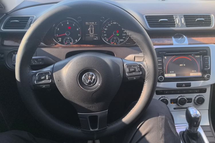 Used Volkswagen Magotan 2012 Travel Edition 2.0 TSI Luxury Version Interior 2