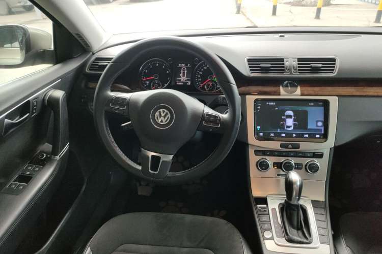 Used Volkswagen Magotan 2012 Travel Edition 2.0 TSI Comfort Version Interior 2