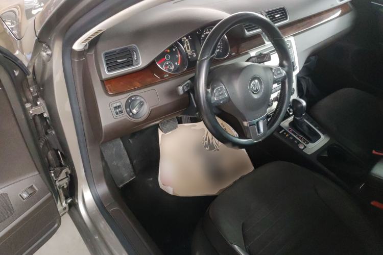Used Volkswagen Magotan 2012 Travel Edition 2.0 TSI Comfort Version Interior 3