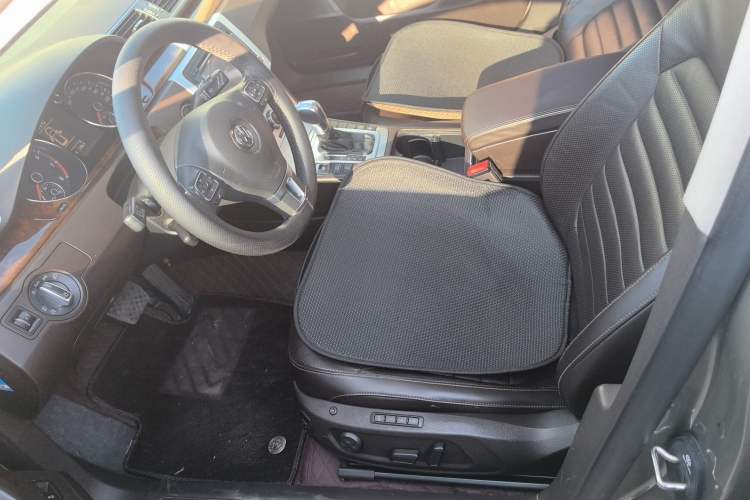 Used Volkswagen Magotan 2012 Travel Edition 2.0 TSI Luxury Version Interior 3
