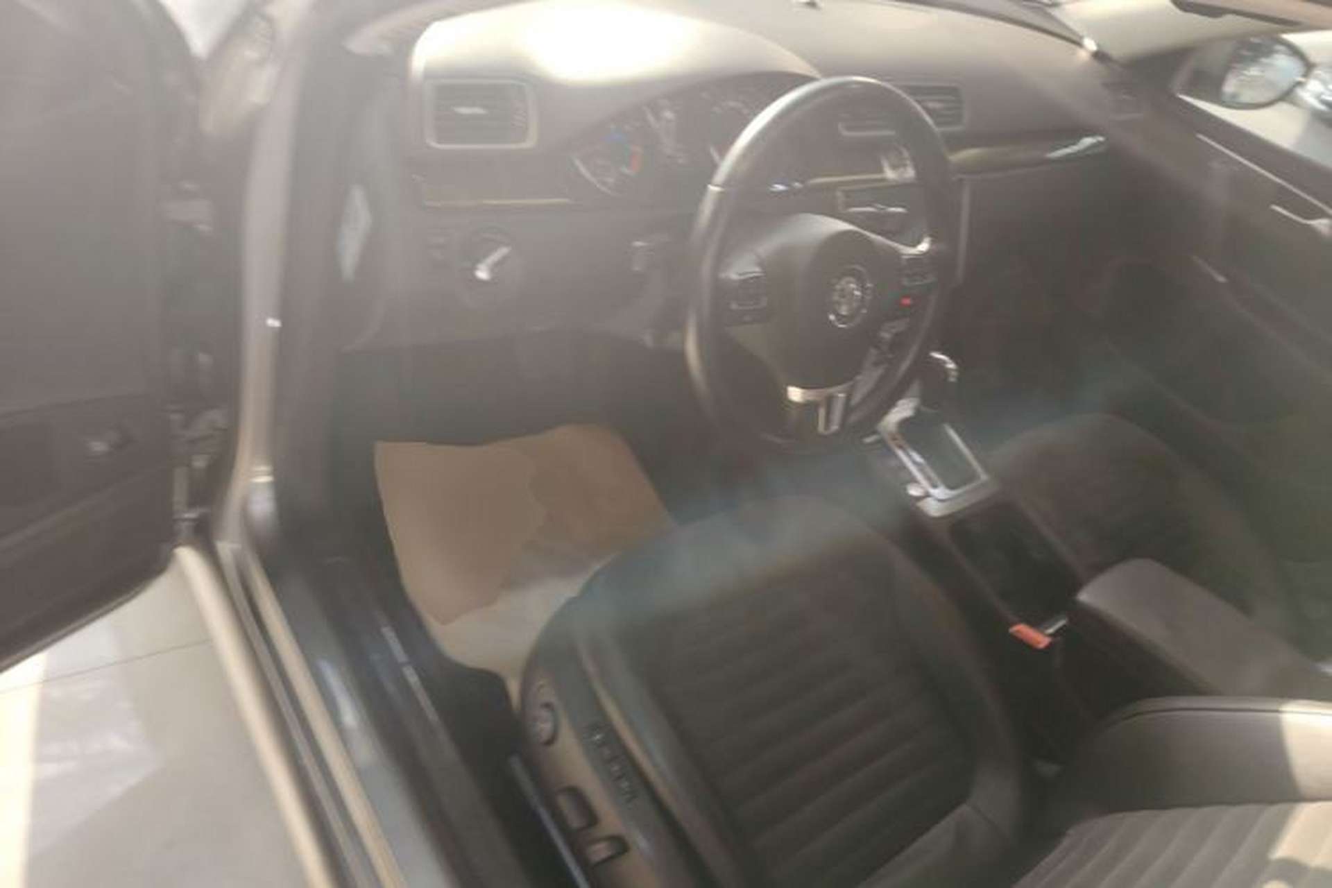 Used Volkswagen Magotan 2012 Travel Edition 2.0 TSI Comfort Version Interior 3