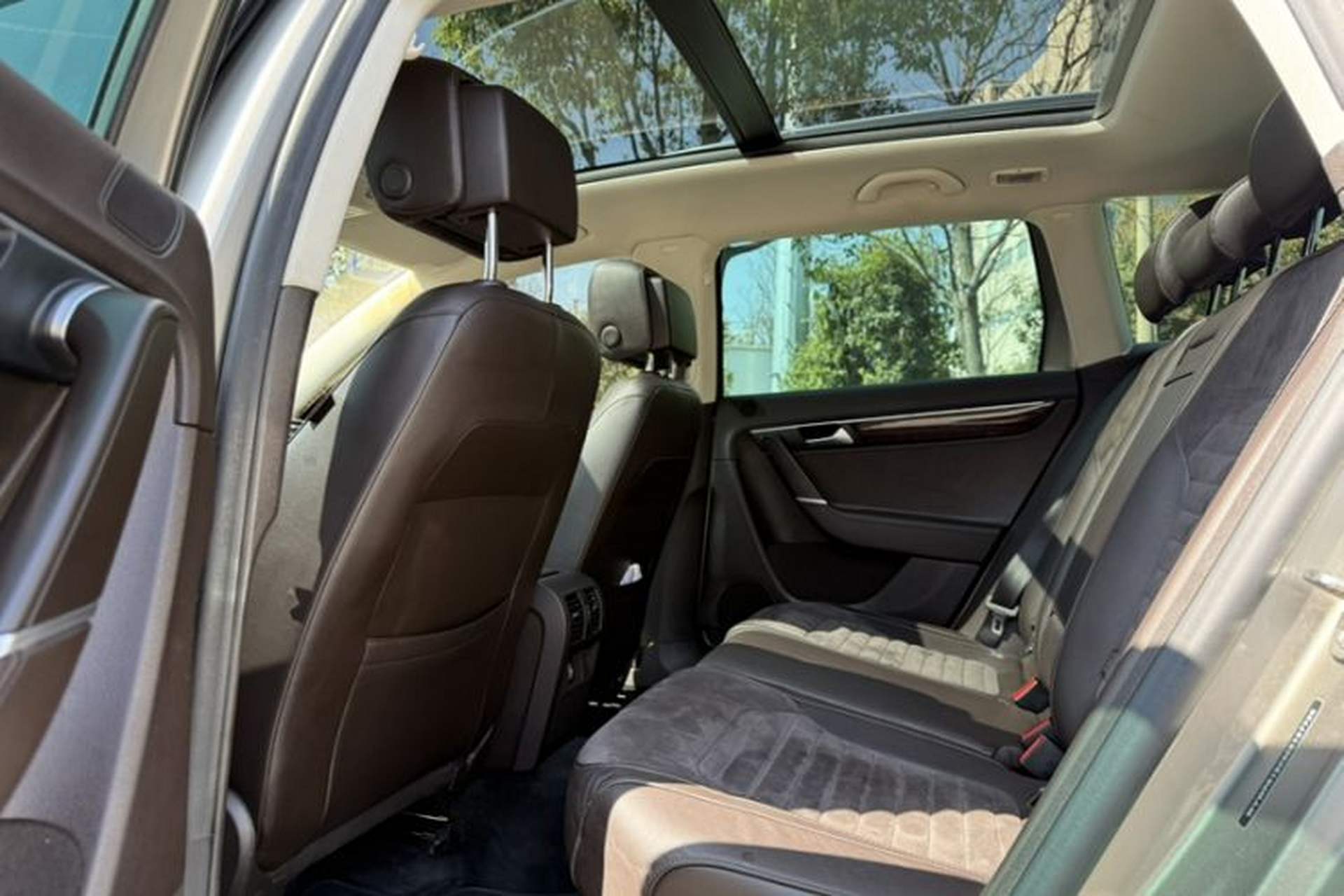 Used Volkswagen Magotan 2012 Travel Edition 2.0 TSI Comfort Version Interior 4
