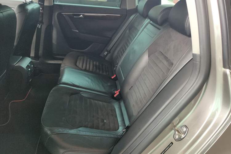 Used Volkswagen Magotan 2012 Travel Edition 2.0 TSI Comfort Version Interior 4