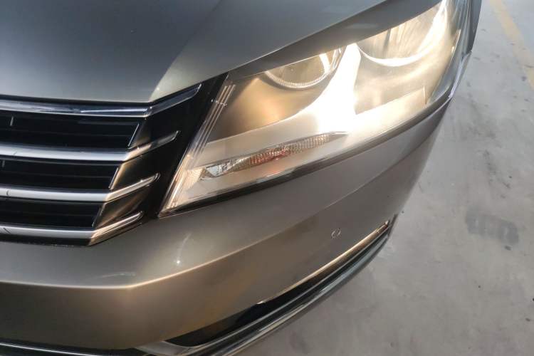 Used Volkswagen Magotan 2012 Travel Edition 2.0 TSI Comfort Version Left Front Headlight
