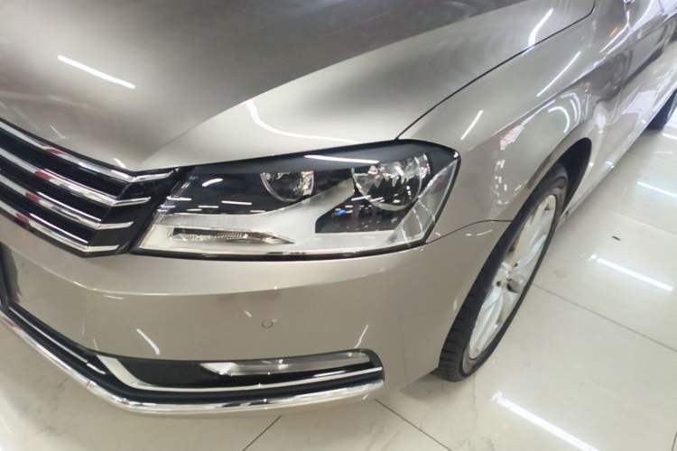 Used Volkswagen Magotan 2012 Travel Edition 2.0 TSI Comfort Version Left Front Headlight