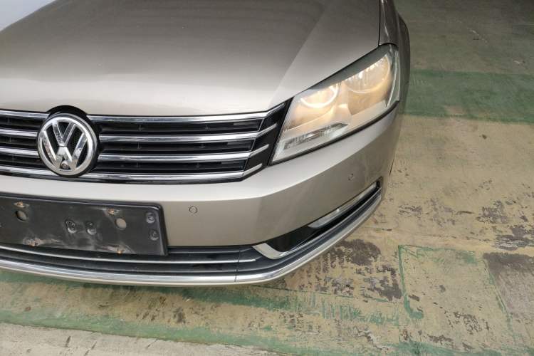 Used Volkswagen Magotan 2012 Travel Edition 2.0 TSI Comfort Version Left Front Headlight