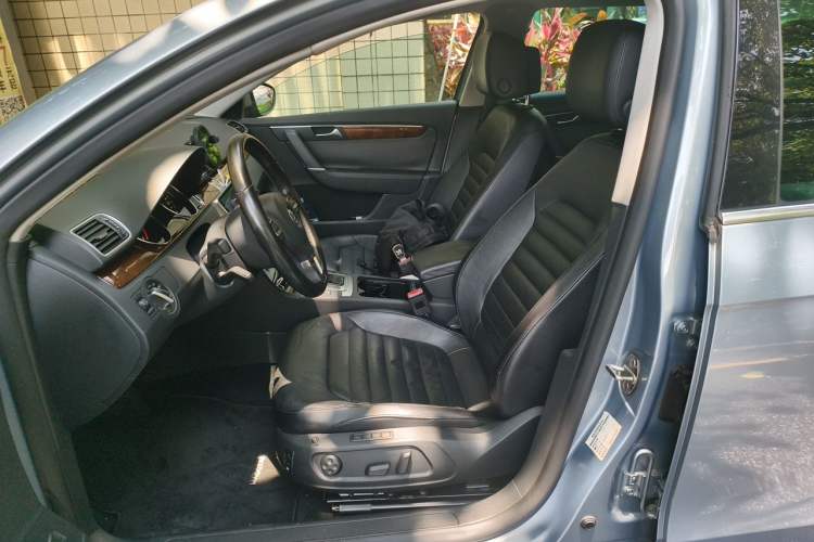 Used Volkswagen Magotan 2012 Travel Edition 2.0 TSI Comfort Version Left Front Seat