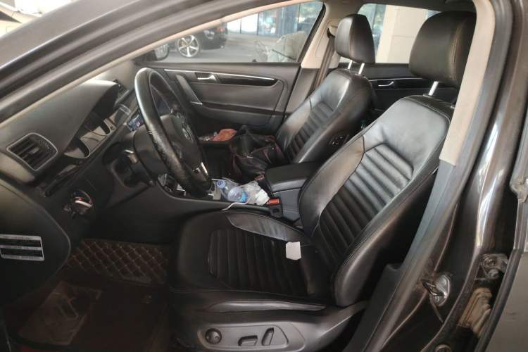 Used Volkswagen Magotan 2012 Revised 1.8TSI Luxury Version Left Front Seat