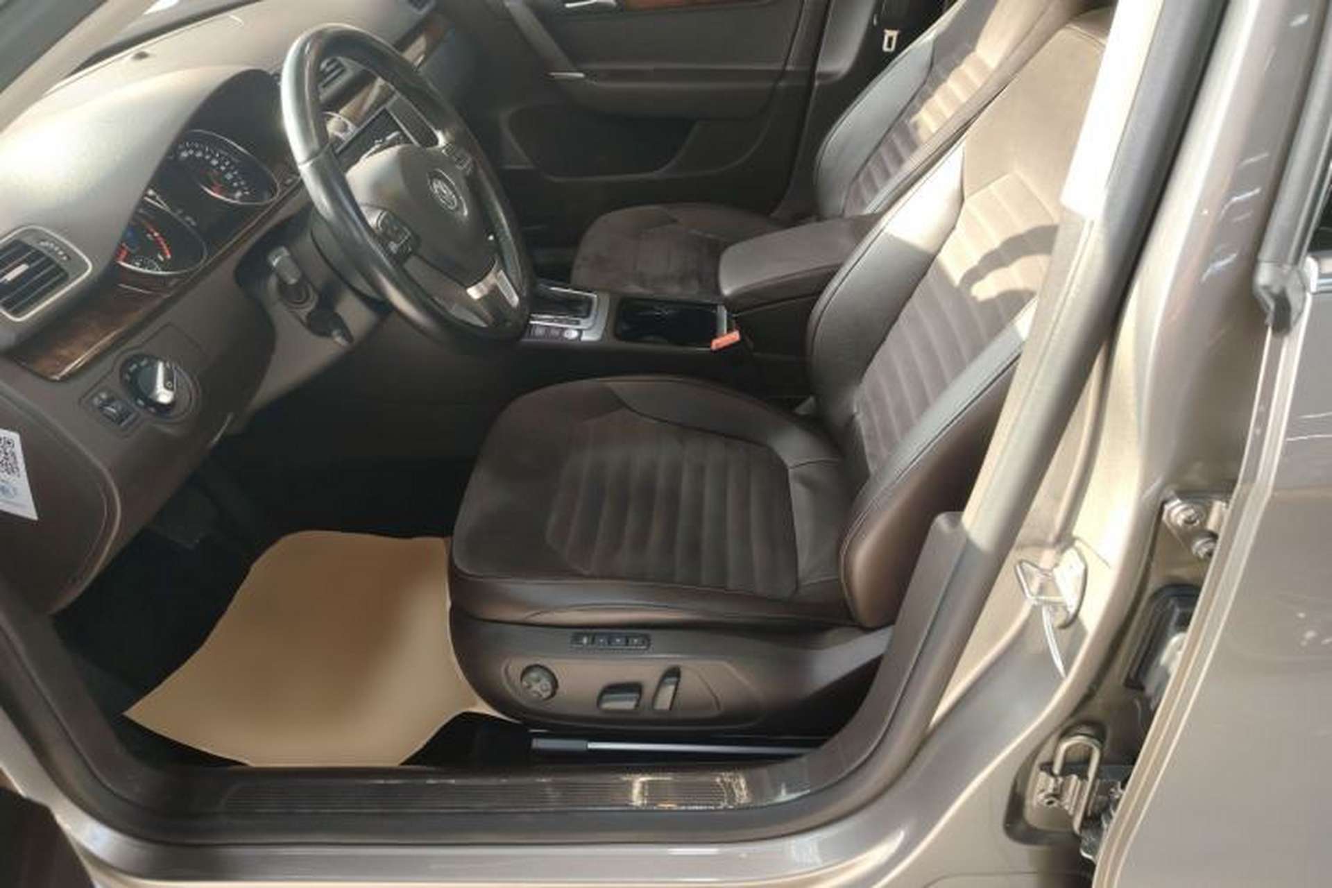 Used Volkswagen Magotan 2012 Travel Edition 2.0 TSI Comfort Version Left Front Seat