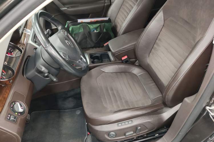 Used Volkswagen Magotan 2012 Travel Edition 2.0 TSI Comfort Version Left Front Seat