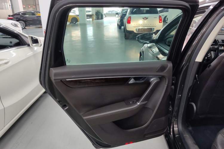 Used Volkswagen Magotan 2012 Travel Edition 2.0 TSI Comfort Version Left Rear Door Interior