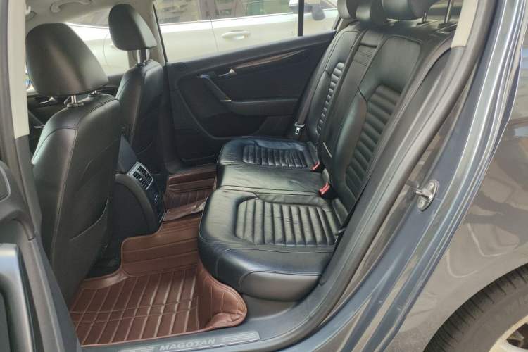 Used Volkswagen Magotan 2012 1.8TSI Luxury Model Left Rear Seat