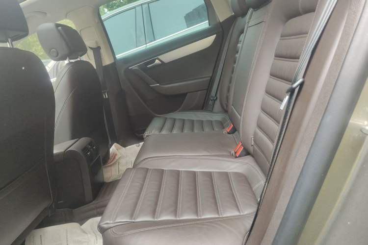 Used Volkswagen Magotan 2012 Travel Edition 2.0 TSI Four-Wheel Drive Luxury Version Left Rear Seat