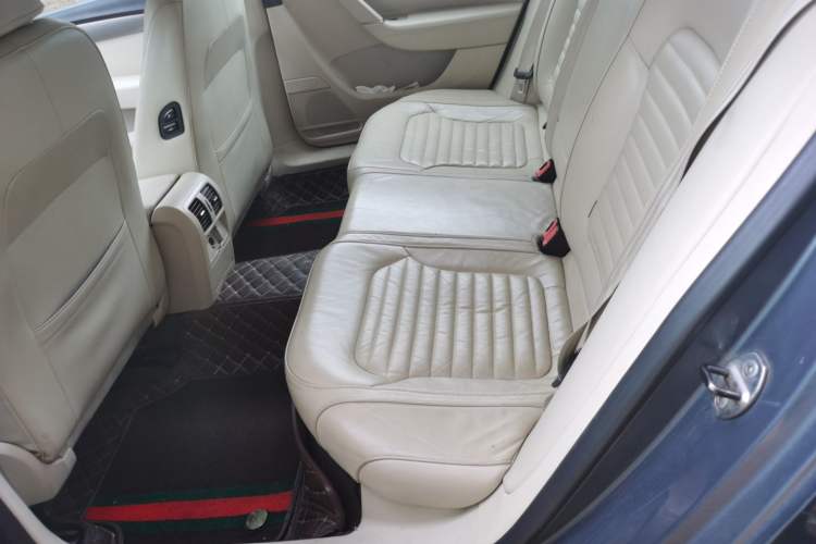 Used Volkswagen Magotan 2012 Revised Version 1.8TSI Leading Edition Left Rear Seat