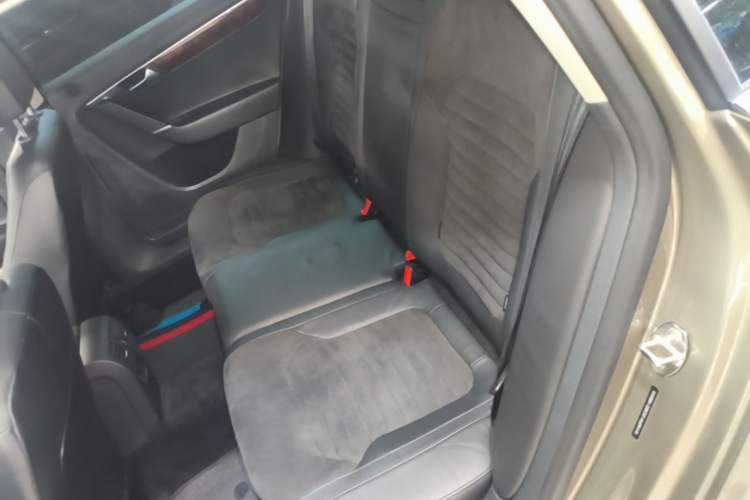 Used Volkswagen Magotan 2012 Travel Edition 2.0 TSI Comfort Version Left Rear Seat