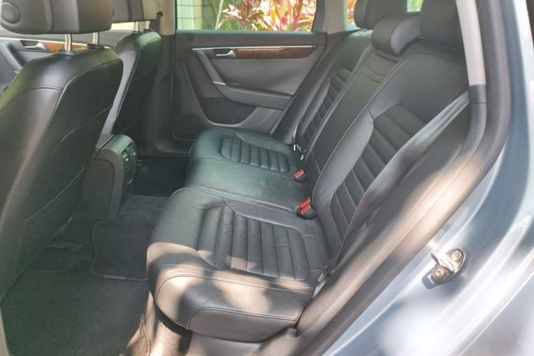 Used Volkswagen Magotan 2012 Travel Edition 2.0 TSI Comfort Version Left Rear Seat
