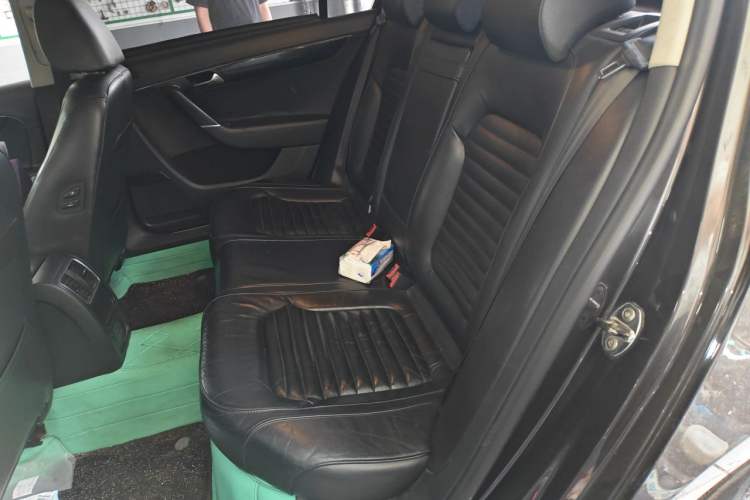 Used Volkswagen Magotan 2012 1.8TSI Luxury Model Left Rear Seat
