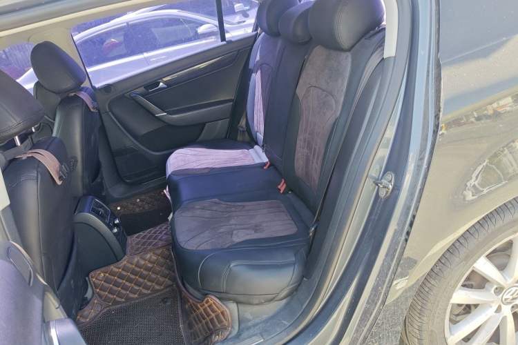 Used Volkswagen Magotan 2012 1.8TSI Prestige Model Left Rear Seat