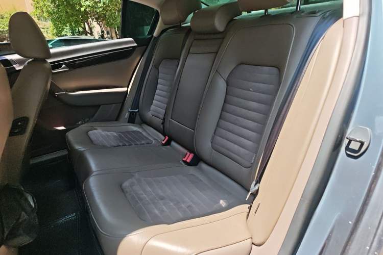 Used Volkswagen Magotan 2012 Revised Version 2.0 TSI Supreme Edition Left Rear Seat