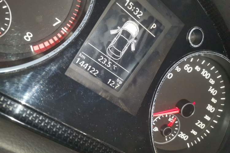 Used Volkswagen Magotan 2012 Revised 1.8TSI Luxury Version Odometer Close Up