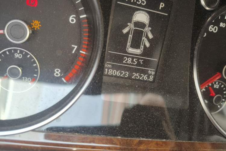Used Volkswagen Magotan 2012 Travel Edition 2.0 TSI Comfort Version Odometer Close Up