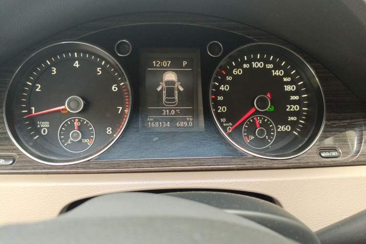 Used Volkswagen Magotan 2012 Facelift 1.8TSI Prestige Model Odometer Close Up