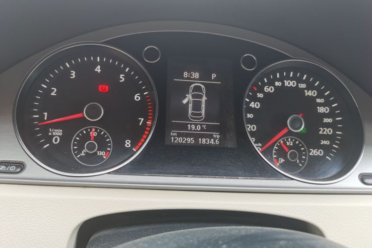 Used Volkswagen Magotan 2012 Revised Version 1.8TSI Leading Edition Odometer Close Up