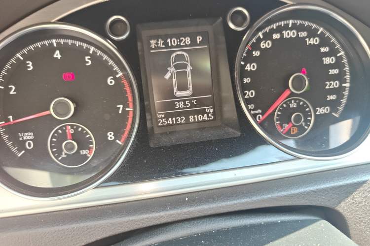 Used Volkswagen Magotan 2012 Travel Edition 2.0 TSI 4x4 Comfort Version Odometer Close Up