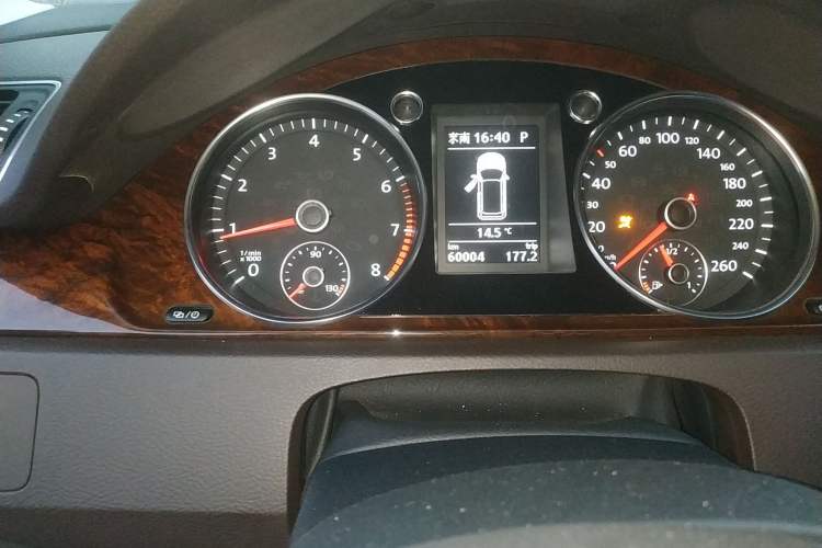 Used Volkswagen Magotan 2012 Travel Edition 2.0 TSI Comfort Version Odometer Close Up