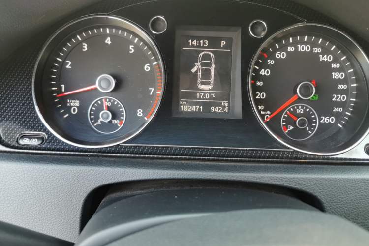 Used Volkswagen Magotan 2012 Revised 1.8TSI Luxury Version Odometer Close Up