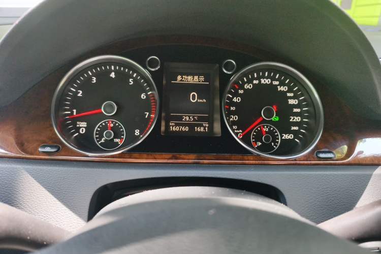 Used Volkswagen Magotan 2012 Travel Edition 2.0 TSI Comfort Version Odometer Close Up