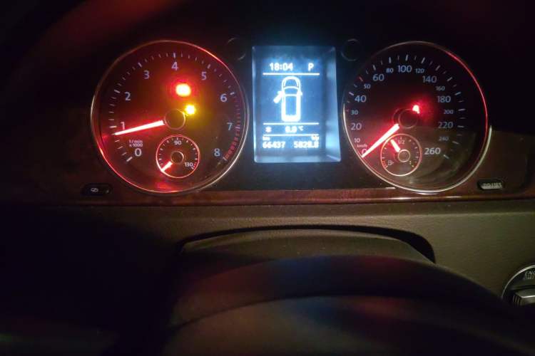 Used Volkswagen Magotan 2012 Travel Edition 2.0 TSI Comfort Version Odometer Close Up