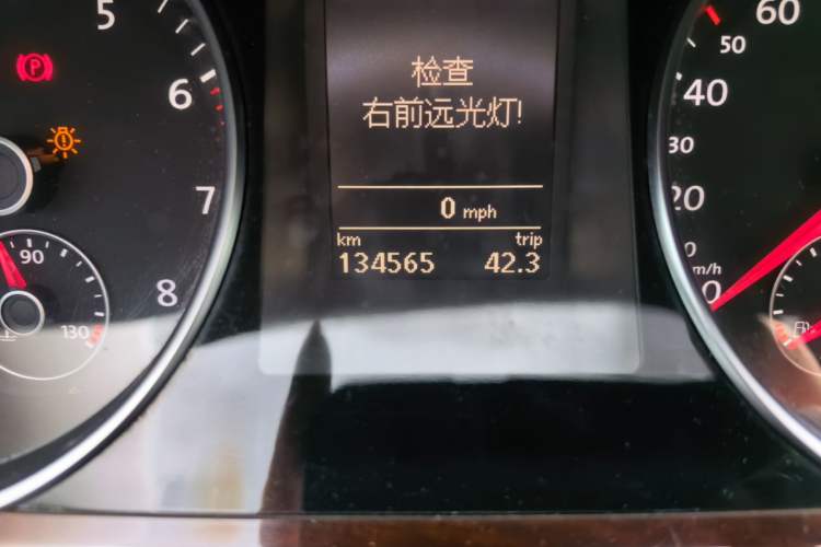Used Volkswagen Magotan 2012 Travel Edition 2.0 TSI Comfort Version Odometer Close Up