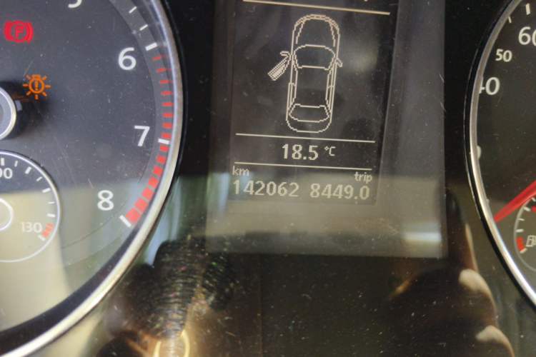 Used Volkswagen Magotan 2012 Revised 1.8TSI Luxury Version Odometer Close Up
