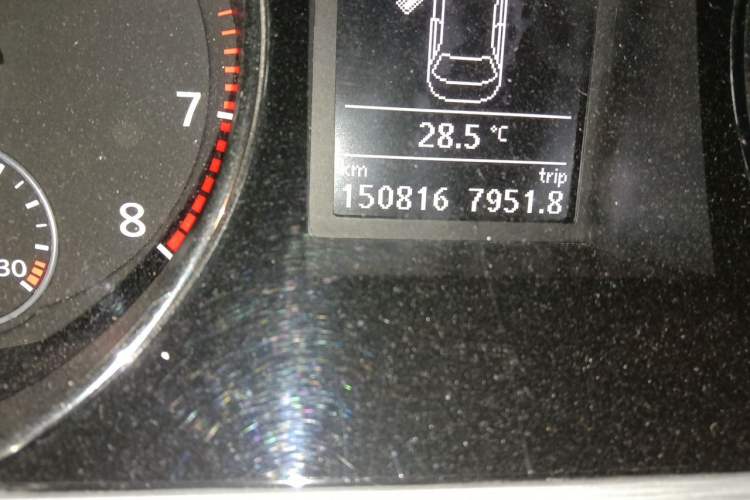 Used Volkswagen Magotan 2012 Revised Version 1.8TSI Leading Edition Odometer Close Up