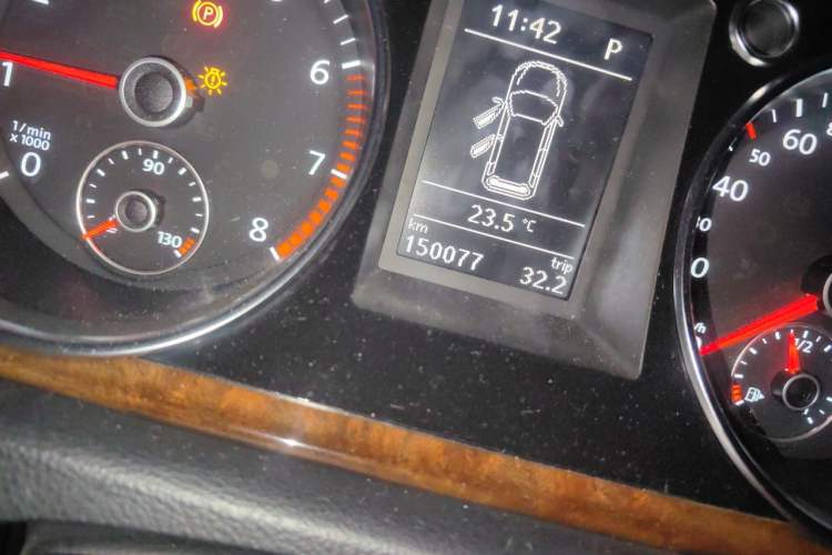 Used Volkswagen Magotan 2012 Travel Edition 2.0 TSI Comfort Version Odometer Close Up