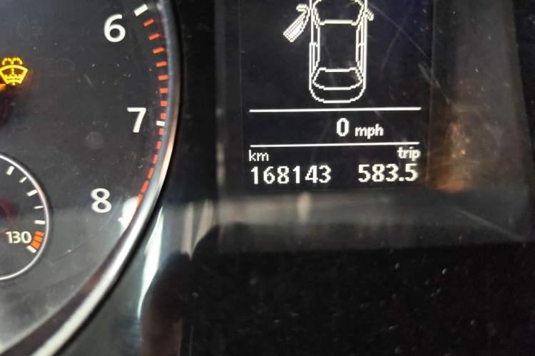 Used Volkswagen Magotan 2012 1.8TSI Luxury Model Odometer Close Up