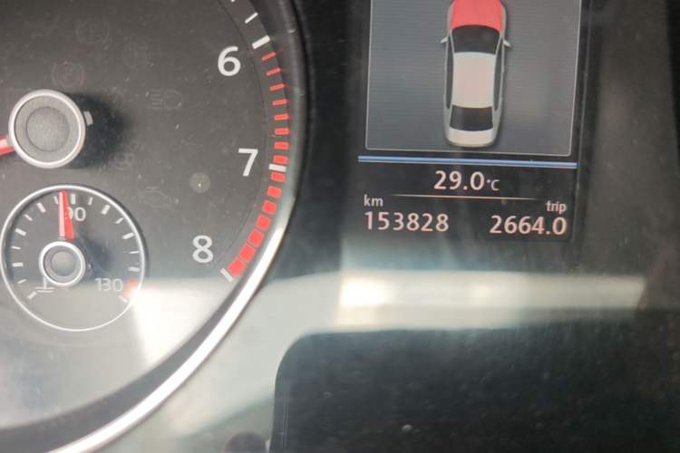 Used Volkswagen Magotan 2012 2.0 TSI Prestige Edition Odometer Close Up