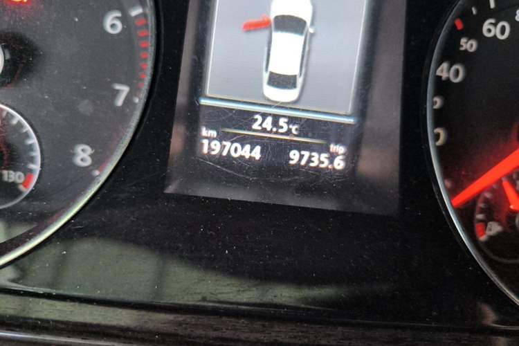 Used Volkswagen Magotan 2012 Revised Version 2.0 TSI Supreme Edition Odometer Close Up
