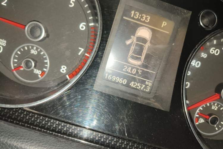 Used Volkswagen Magotan 2012 Revised 1.8TSI Luxury Version Odometer Close Up
