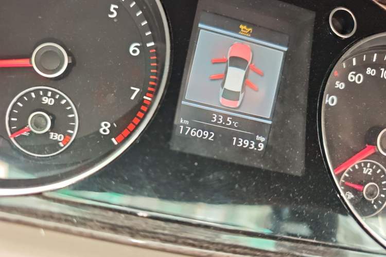 Used Volkswagen Magotan 2012 Revised Version 2.0 TSI Supreme Edition Odometer Close Up