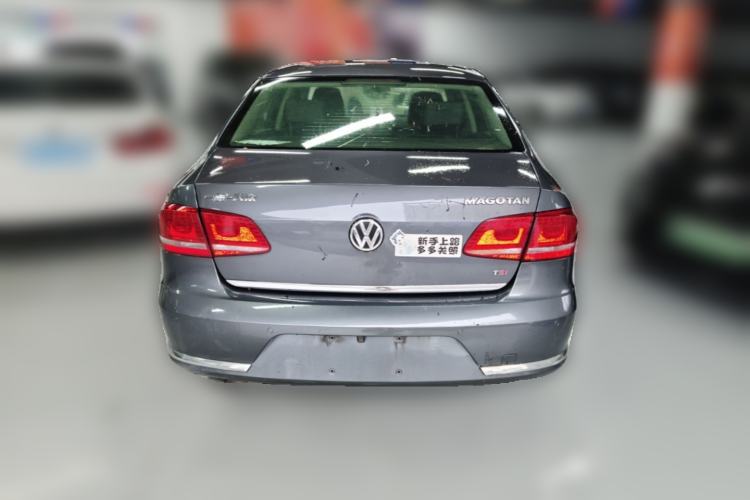 Used Volkswagen Magotan 2012 Revised Version 1.8TSI Leading Edition Rear