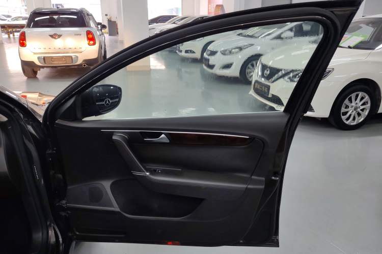 Used Volkswagen Magotan 2012 Travel Edition 2.0 TSI Comfort Version Right Front Door Interior