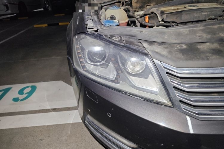 Used Volkswagen Magotan 2012 Revised 1.8TSI Luxury Version Right Front Headlight