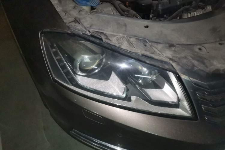 Used Volkswagen Magotan 2012 Revised 1.8TSI Luxury Version Right Front Headlight