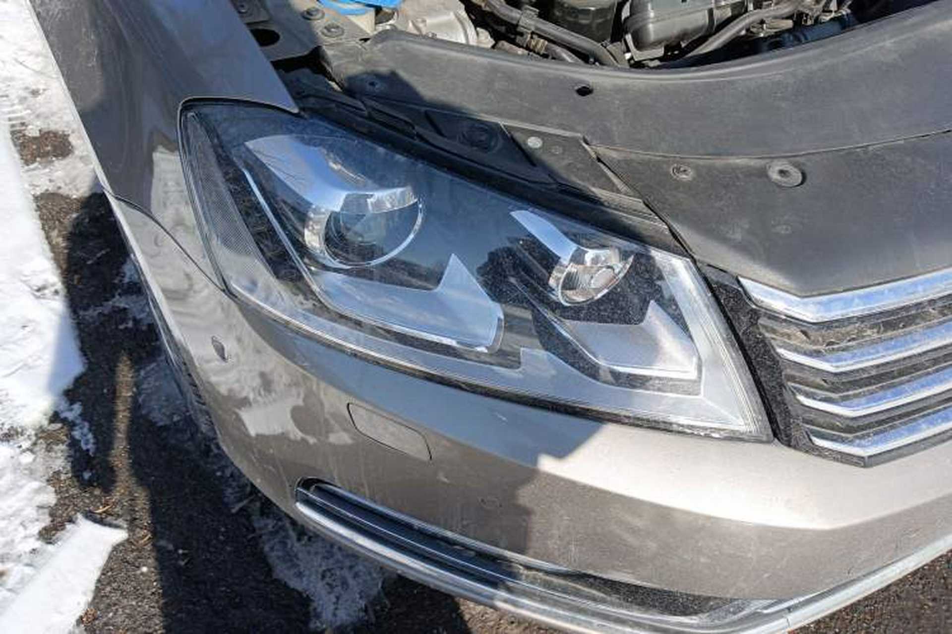 Used Volkswagen Magotan 2012 Travel Edition 2.0 TSI Luxury Version Right Front Headlight