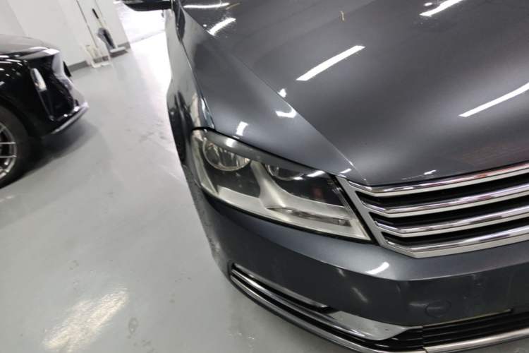 Used Volkswagen Magotan 2012 Revised Version 1.8TSI Leading Edition Right Front Headlight