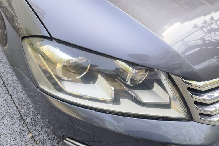 Used Volkswagen Magotan 2012 2.0 TSI Prestige Edition Right Front Headlight